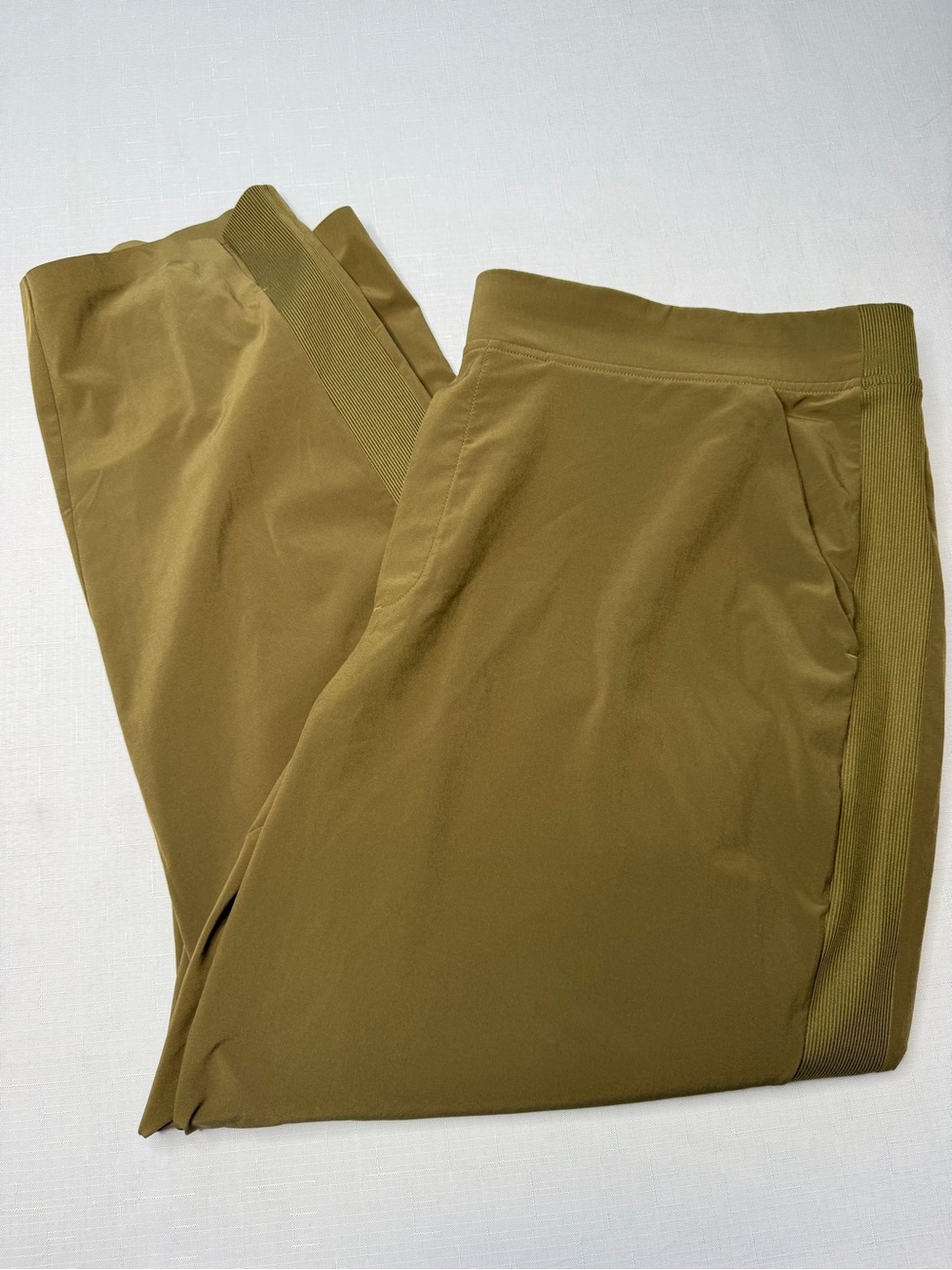 Women’s Athleta mustard Brooklyn ankle pants pull on tapered leg size 22